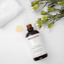 Huile Nettoyante Et Démaquillante Douce -Maria Bonita Boutique Cleansing oil texture small a447b22f 5fed 45b6 8fe1 50ce70799c25